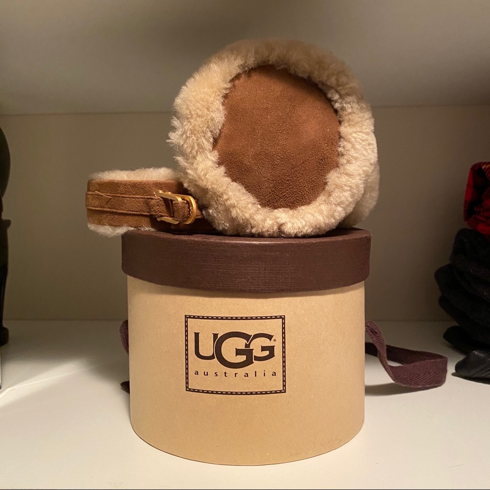 Ugg earmuff with box